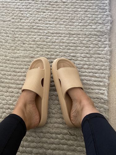 Customer photo review of The Cushy Slides™