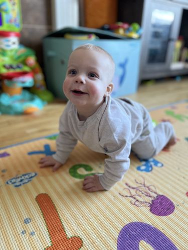 Customer photo review of Fleece Jogger in Heathered Grey
