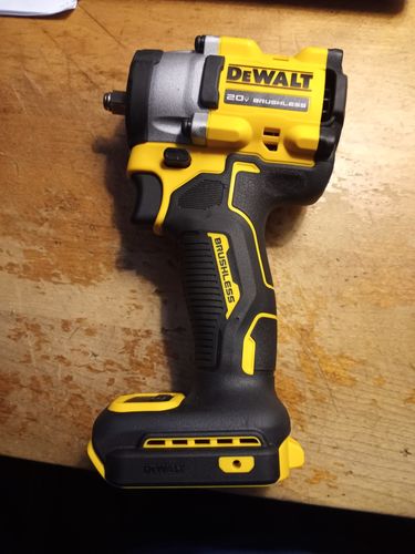 Customer photo review of DEWALT DCF923B ATOMIC 20V MAX* 3/8 in. Cordless Impact Wrench with Hog Ring Anvil (Tool Only)