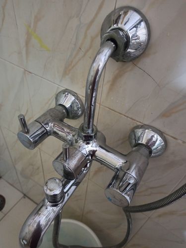 Customer photo review of Ecofriendly Limescale Remover/Descaler for taps, Hard Water Stains,  Showers ,faucets & bathroom Tiles-500ml