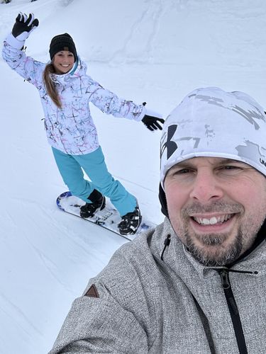Customer photo review of HOTIAN Women's Detachable Hat Ski Jacket and Pants Set Metropolis Snowboard Suits