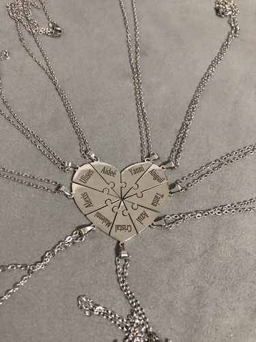 Customer photo review of Collar o llavero personalizado de piezas de rompecabezas