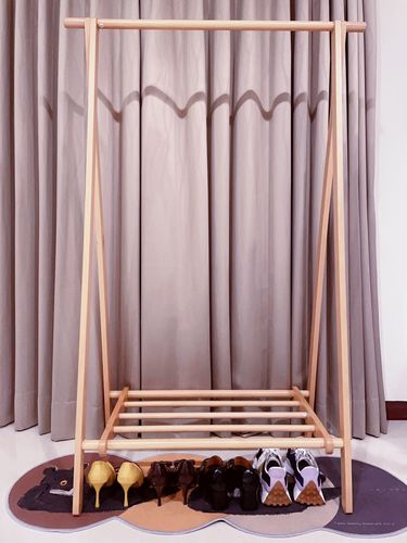 Penny review of 實木可折疊三角落地大衣掛衣架 image 1 out of 1