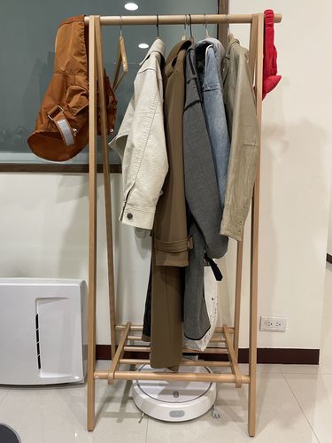 Penny review of 實木可折疊三角落地大衣掛衣架 image 1 out of 1