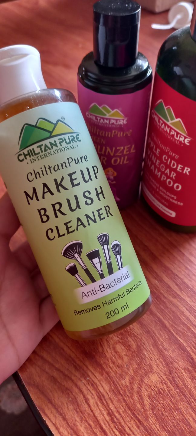 Customer photo review of ChiltanPure Anti-Bacterial Makeup Brush & Puff Cleaner 200ml – Removes Bacteria, Washes Away Traces of Dirt, Makeup, Oil, & Debris from Makeup Brushes 200ml