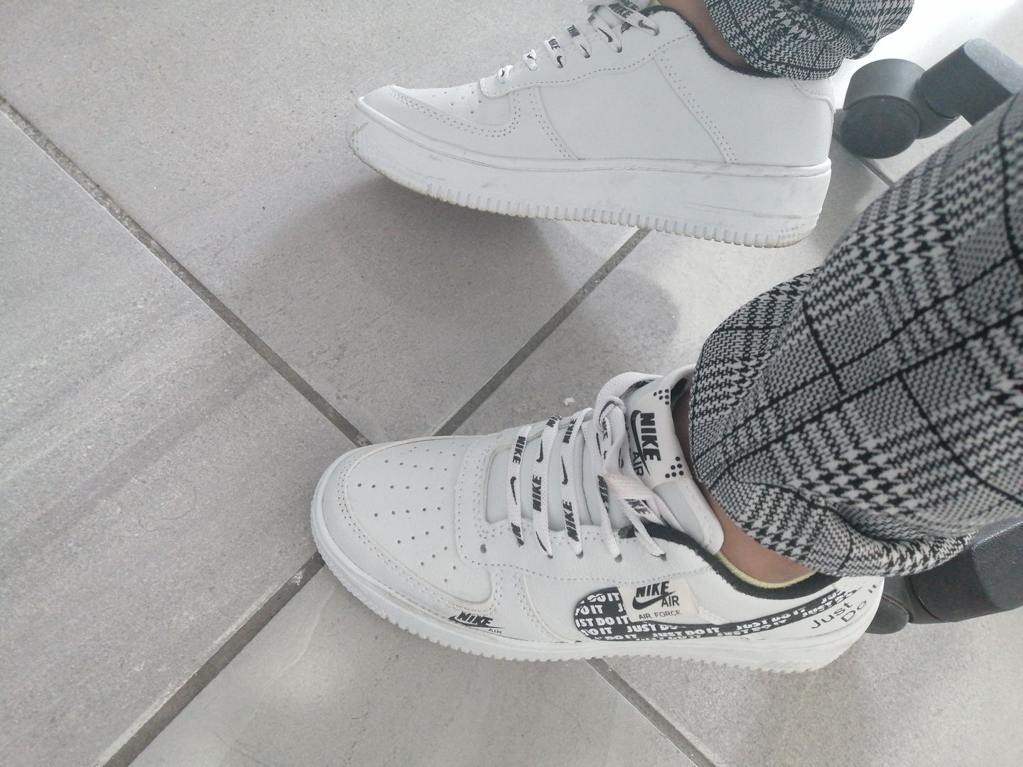 Customer photo review of Tenis 270 Blanco Negro Negro