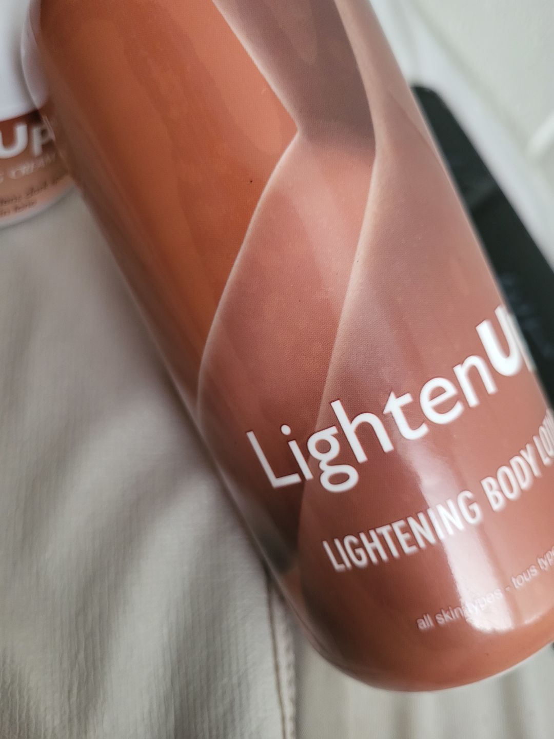 Customer photo review of Omic LightenUp PLUS Lightening Body Lotion - 400ml