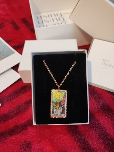 Customer photo review of The Sun Güneş Tarot Kartı Kolye