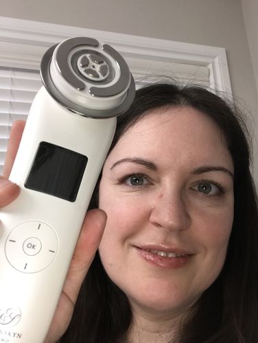 Customer photo review of EvenSkyn® Lumo: Premium Anti-Aging & Skin Tightening Handset