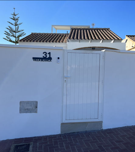 Customer photo review of Numero civico e testo sagomato modello Line 02 Acrilico