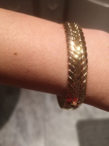 Customer photo review of Woven Leaves Bangle - 18k Gold Plated