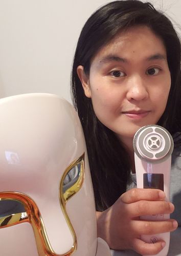 Customer photo review of EvenSkyn® Lumo: Premium Anti-Aging & Skin Tightening Handset