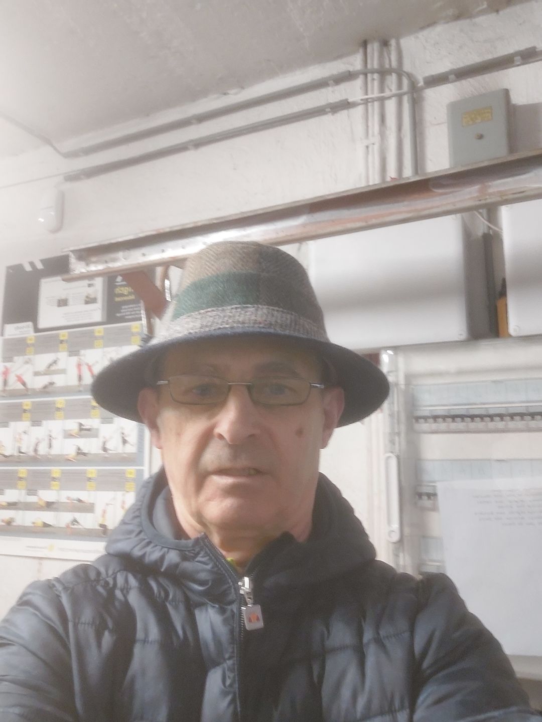 Customer photo review of Walking Hat Patchwork Tweed