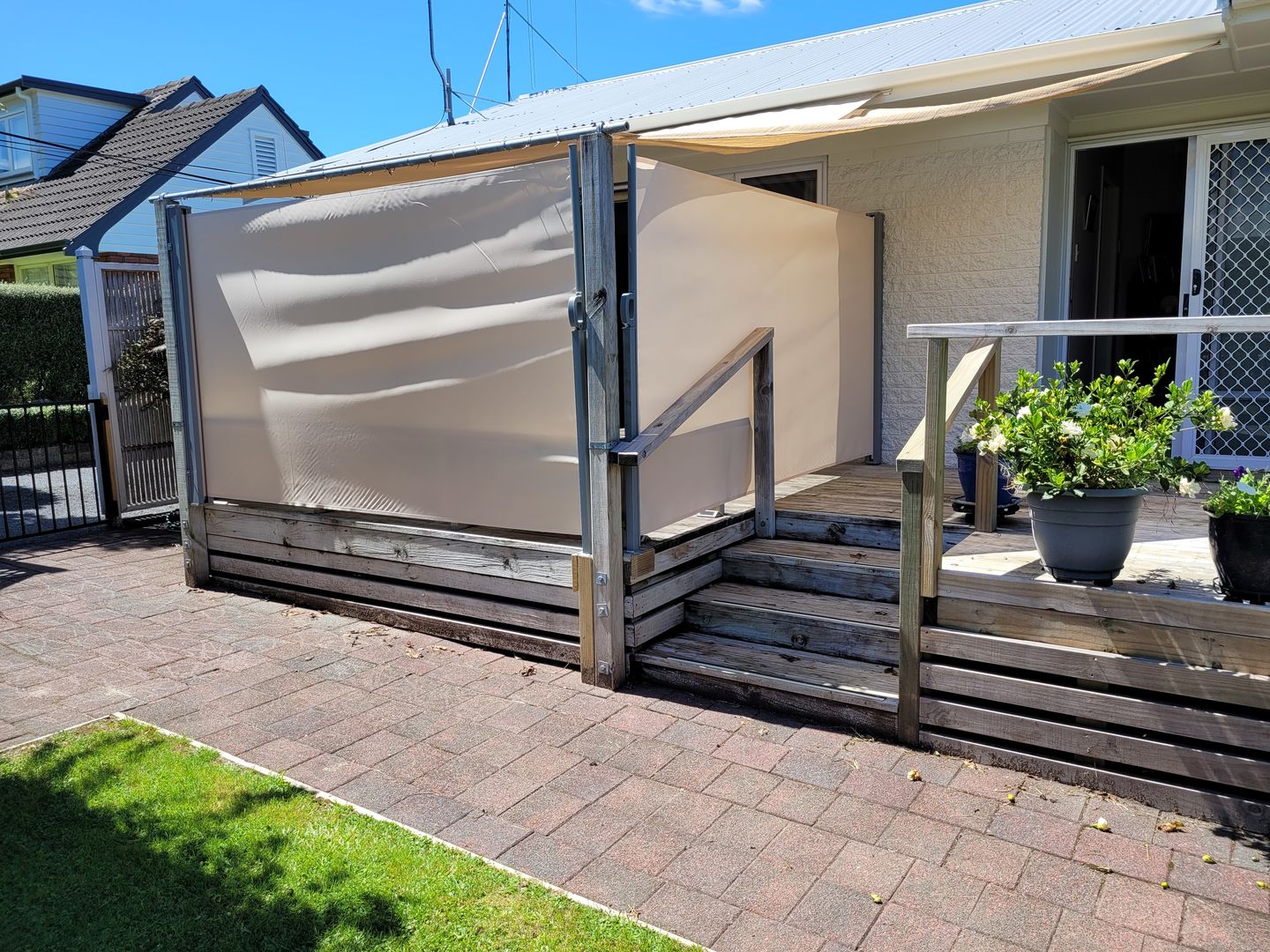 Customer photo review of Patio Screen Retractable Side Awning 1.6m x 3 m