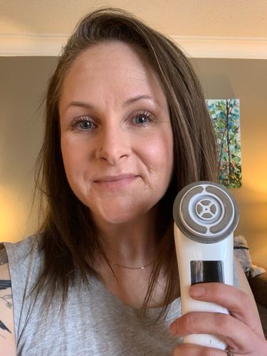 Customer photo review of EvenSkyn® Lumo: Premium Anti-Aging & Skin Tightening Handset