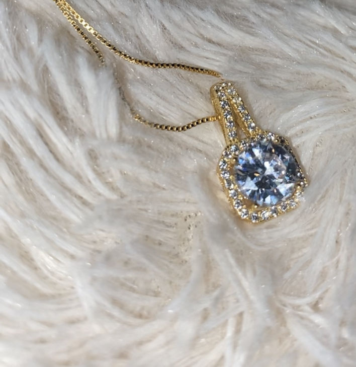 Customer photo review of Viviene Halskette | 18K vergoldet