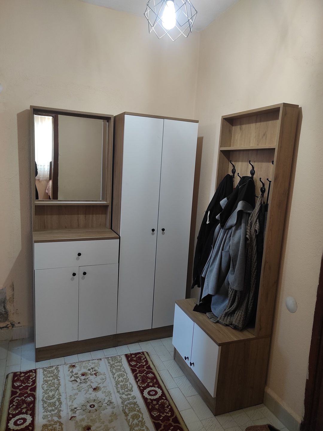Customer photo review of Rani P6 Modern Çekmeceli Aynalı Askılı Portmanto Ayakkabılık Vestiyer Sepet Ceviz - Beyaz M3