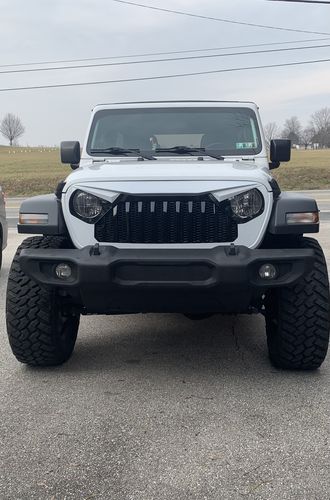 Customer photo review of Gladiator Vader Grille w/ Mesh - Black & White for 18-22 Jeep Wrangler JL & Gladiator JT