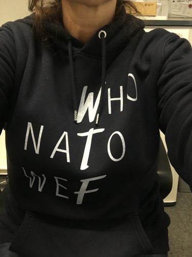 Customer photo review of DIE MÖHRE: GRÜNZEUG ORGANIC HOODIE BUBEN • NATO, WHO, WEF, WTF