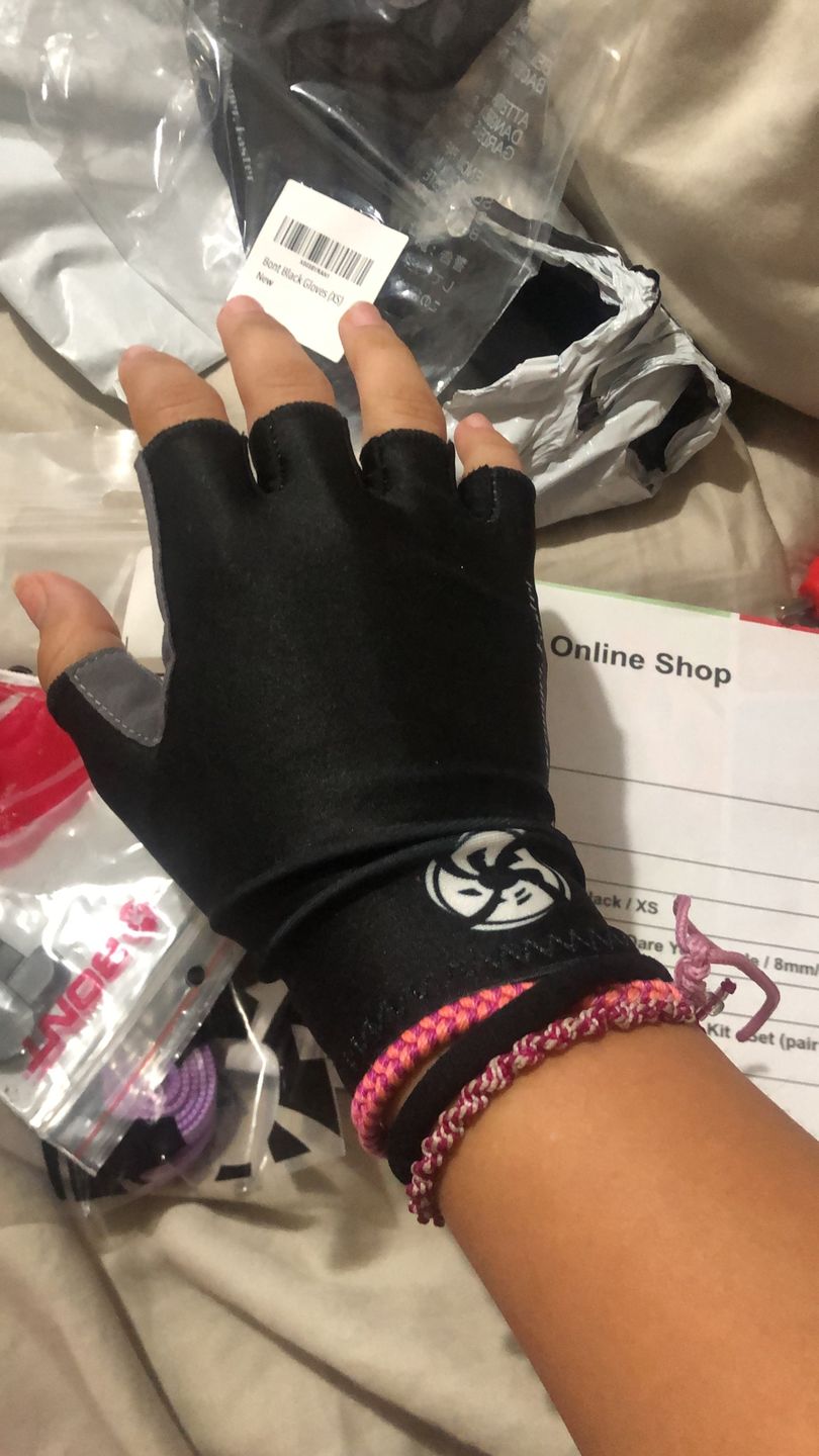 Customer photo review of Bont Skate Gloves