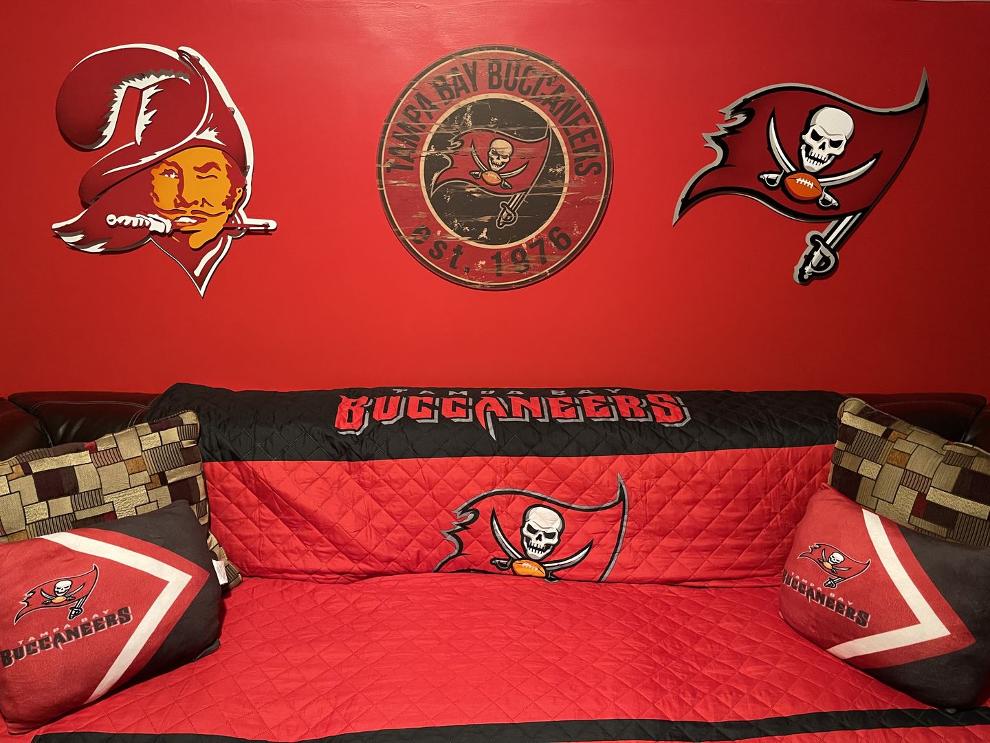 Customer photo review of Tampa Bay Buccaneers "BUCCO BRUCE" 3D Vintage Metal Wall Art