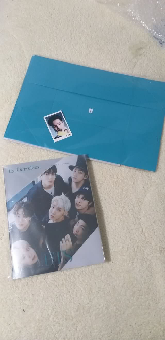 Customer photo review of BTS - SPECIAL 8 PHOTO FOLIO US OURSELVES AND BTS WE SET VER.