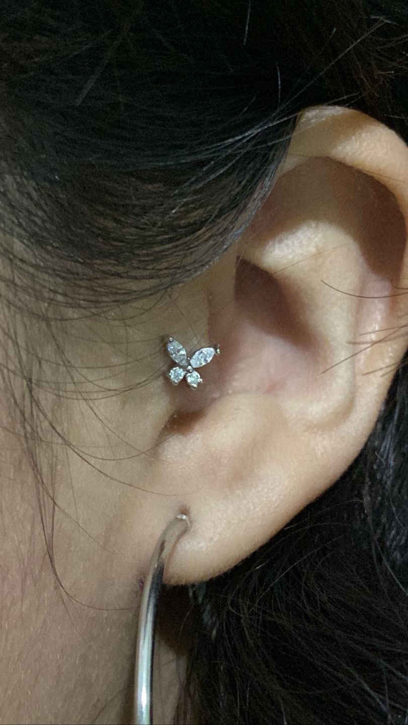Customer photo review of Piercing de Mariposa