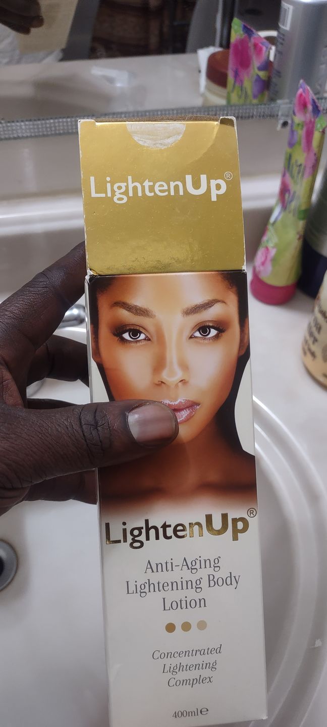 Customer photo review of Omic LightenUp Anti-Aging Lightening Body Lotion - 400ml