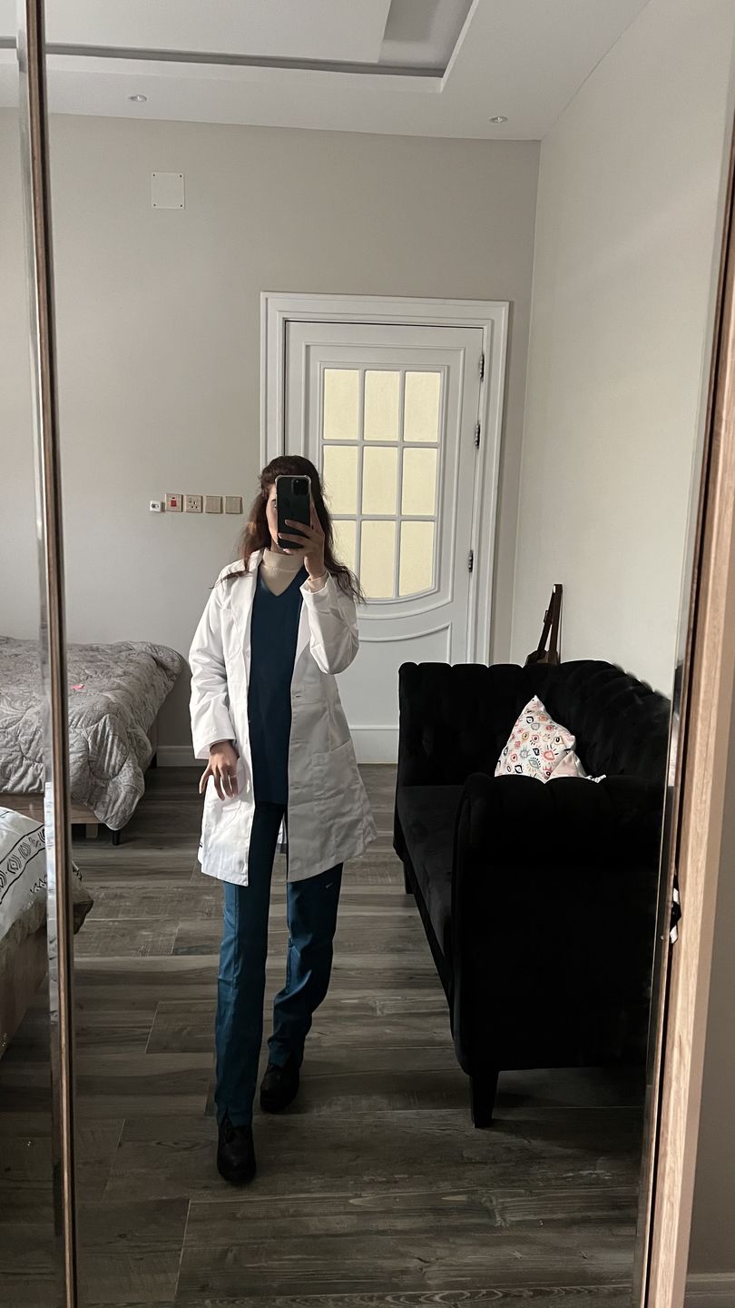 Customer photo review of لابكوت ليلي جريز اناتومي ~ Lily Lab Coat Grey's Anatomy