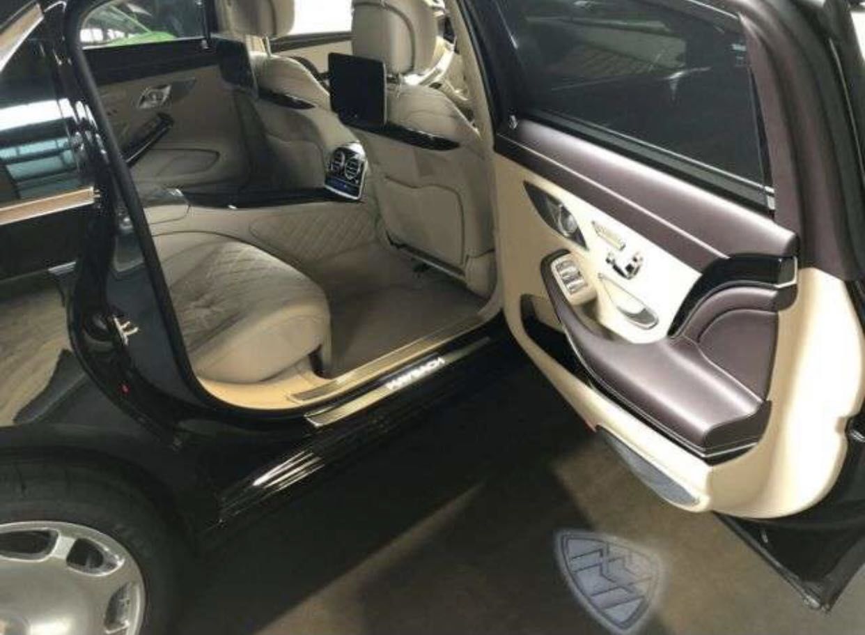 Customer photo review of MAYBACH LOGO PROJECTOT LIGHTS Nr.1323 (quantity 1 = 2 Logo Films /2 door lights）