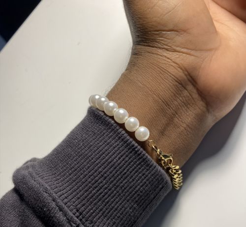 Customer photo review of The Pearl Bracelet (Gold)