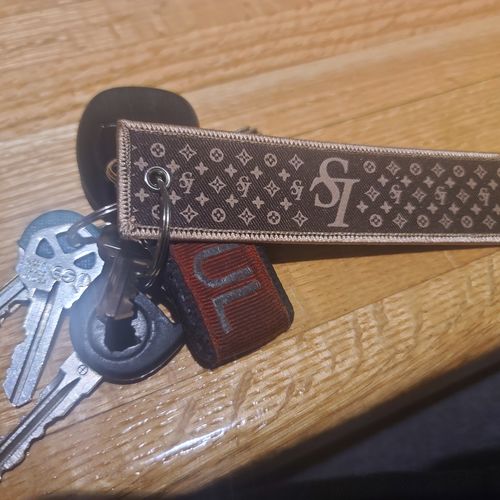 Customer photo review of Louis Jet Tag