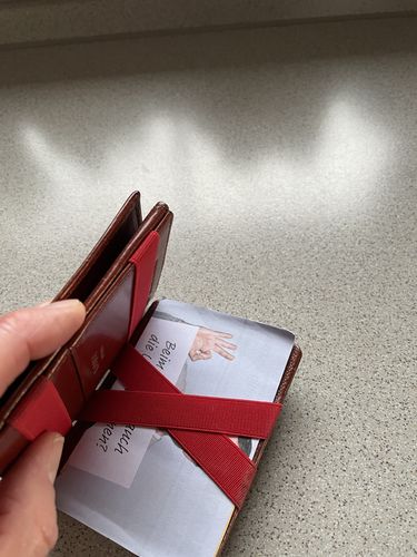 Customer photo review of Flap Boy AirTag-Edition - Magic Wallet with Coin Pocket