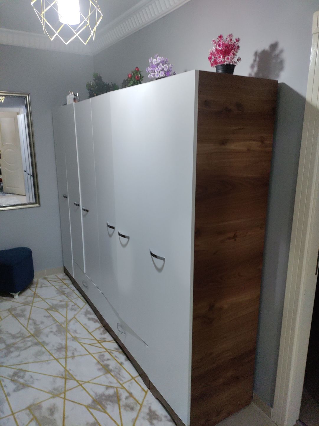 Customer photo review of Rani F4 Geniş Gardırop Elbise Dolabı 6 Kapaklı 2 Çekmeceli 12 Raflı 2 Askılı Tek Modül Minyatür Ceviz - Beyaz