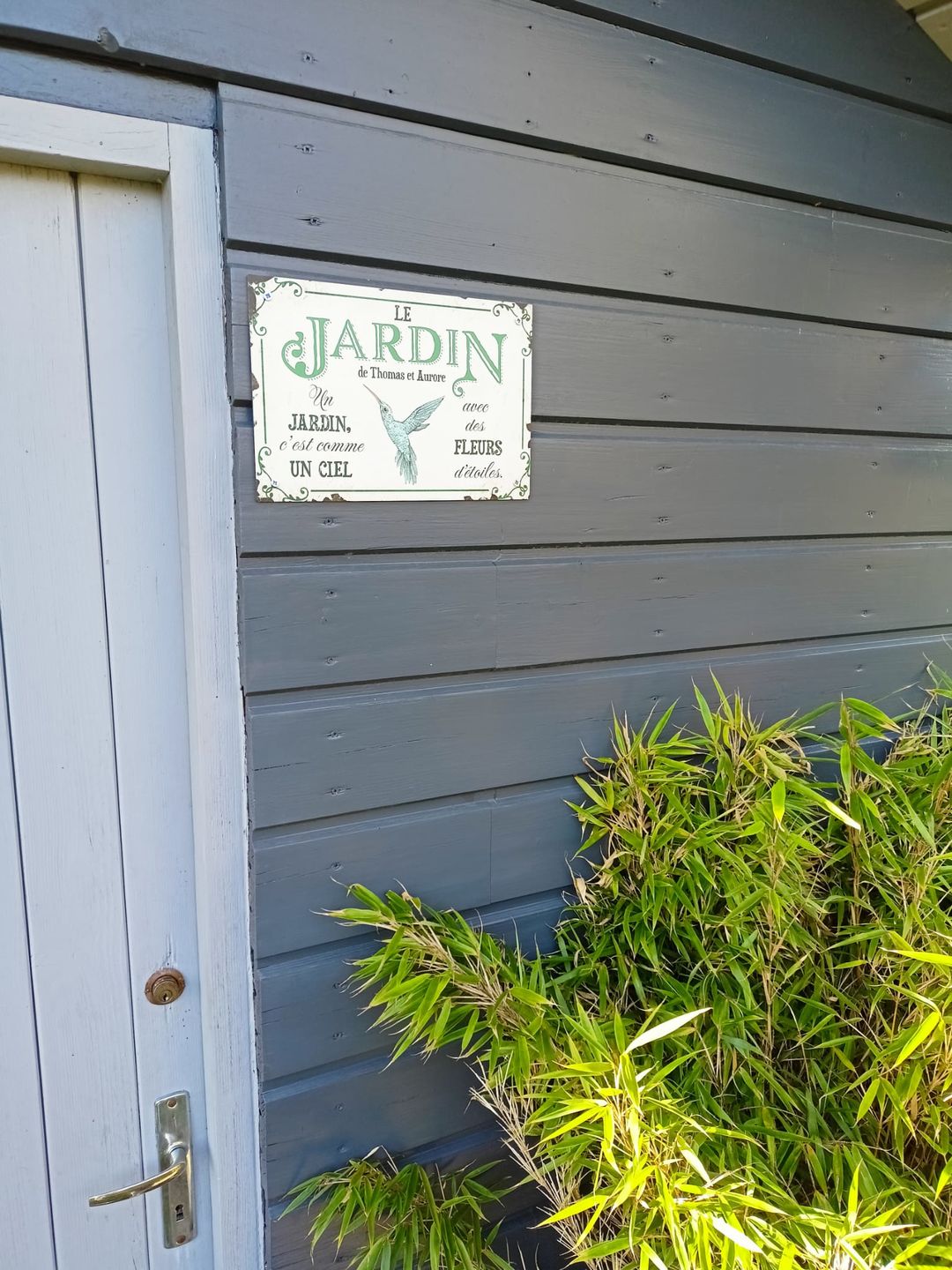 Customer photo review of Joie dans le jardin - Plaque de porte personnalisée