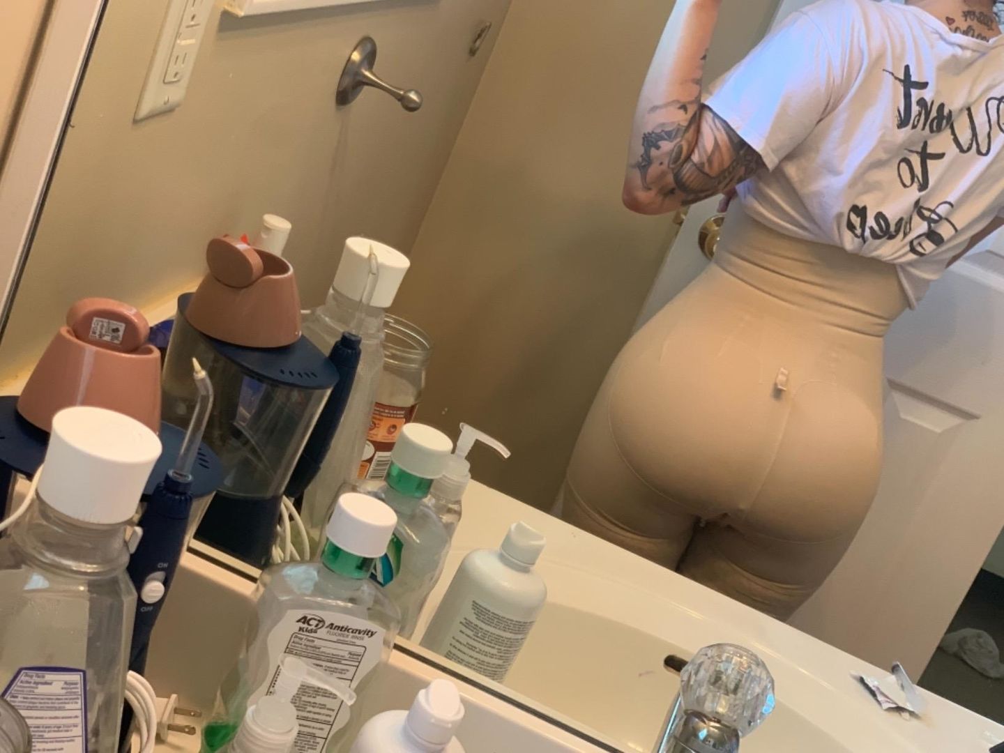 Customer photo review of Molding Short Strapless Body Shaper