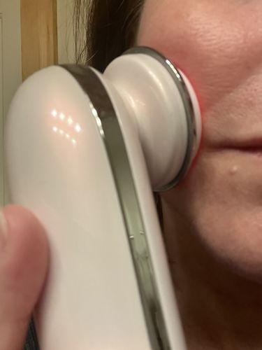 Customer photo review of EvenSkyn® Lumo: Premium Anti-Aging & Skin Tightening Handset