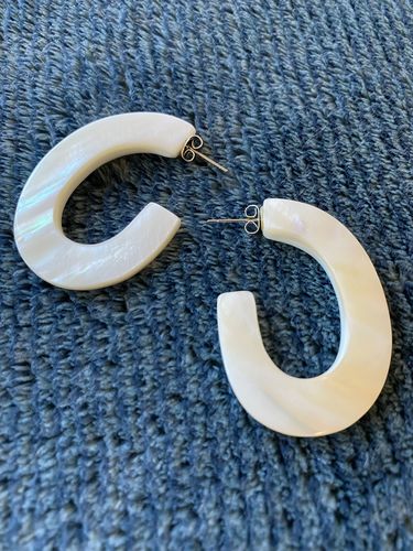 Customer photo review of Rowan Black Lip Shell Earrings