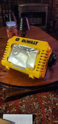Customer photo review of DEWALT DCL077B 12V/20V MAX* Work Light, LED, Compact, (Tool Only)