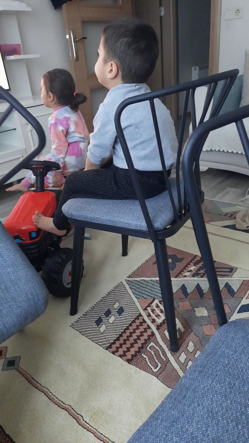 Customer photo review of Rani JB104 Metal Sandalye 4'lü Mutfak Yemek Masası Sandalyesi Açık Gri