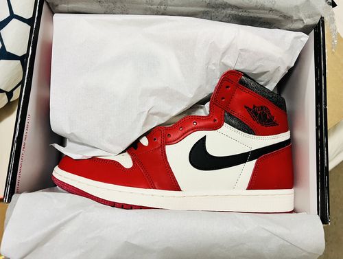 Customer photo review of Nike Air Jordan 1 Retro High OG 'Chicago Lost & Found'