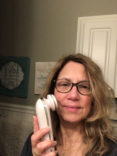 Customer photo review of EvenSkyn® Lumo: Premium Anti-Aging & Skin Tightening Handset