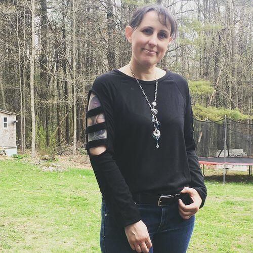 Customer photo review of Brigitte Brianna Slit Sleeve Sweatshirt