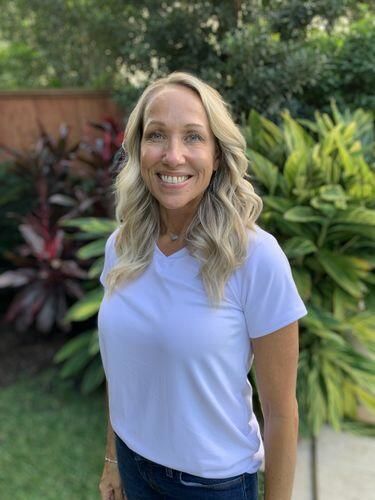 Customer photo review of Brigitte Brianna Favorite V-Neck Basic Tee