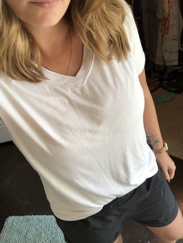 Customer photo review of Brigitte Brianna Favorite V-Neck Basic Tee