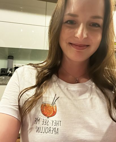 Customer photo review of APEROLLIN' - Premium Shirt Damen