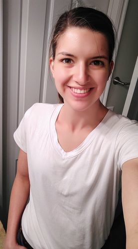 Customer photo review of Brigitte Brianna Favorite V-Neck Basic Tee