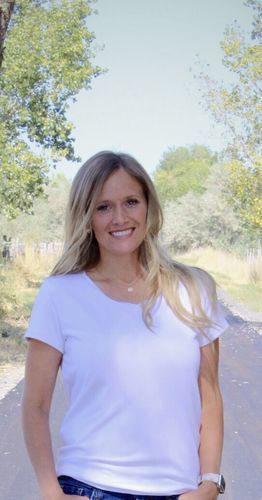 Customer photo review of Brigitte Brianna Favorite V-Neck Basic Tee