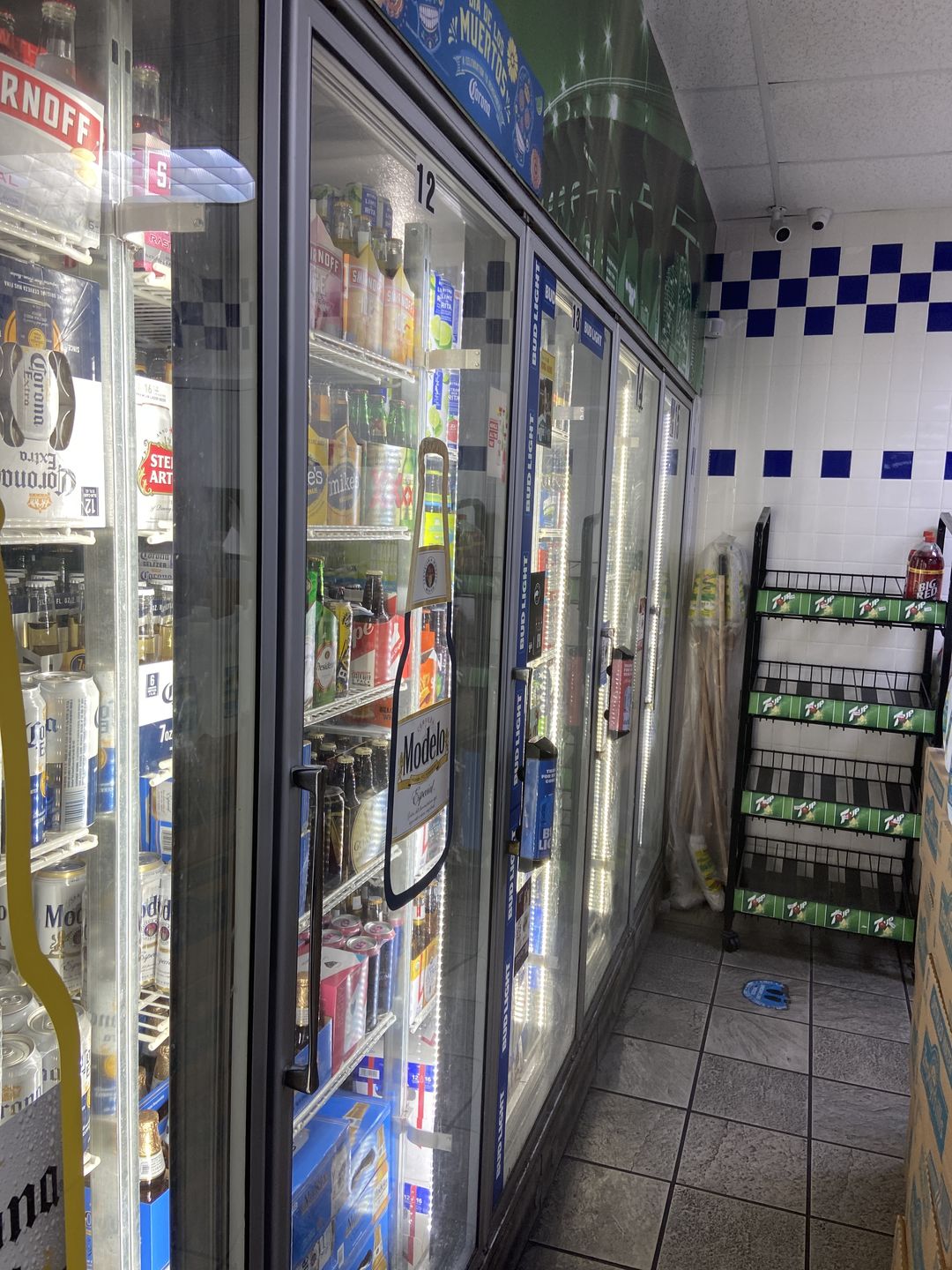 Customer photo review of T8 LED Freezer/Cooler Tube Light - V Shape - 6ft 40W 5000k Clear 4800 Lumens Rebate Eligible, Walk-in Cooler Light