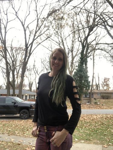 Customer photo review of Brigitte Brianna Slit Sleeve Sweatshirt